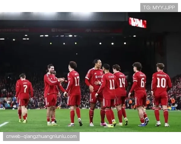 报道：利兹联发布新赛季主场球衣，融入城市工业遗产元素